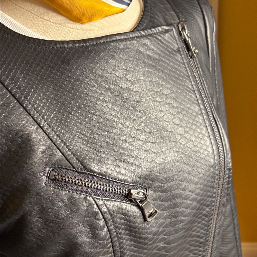 Guess Moto Style Jacket EUC - Picture 2 of 10